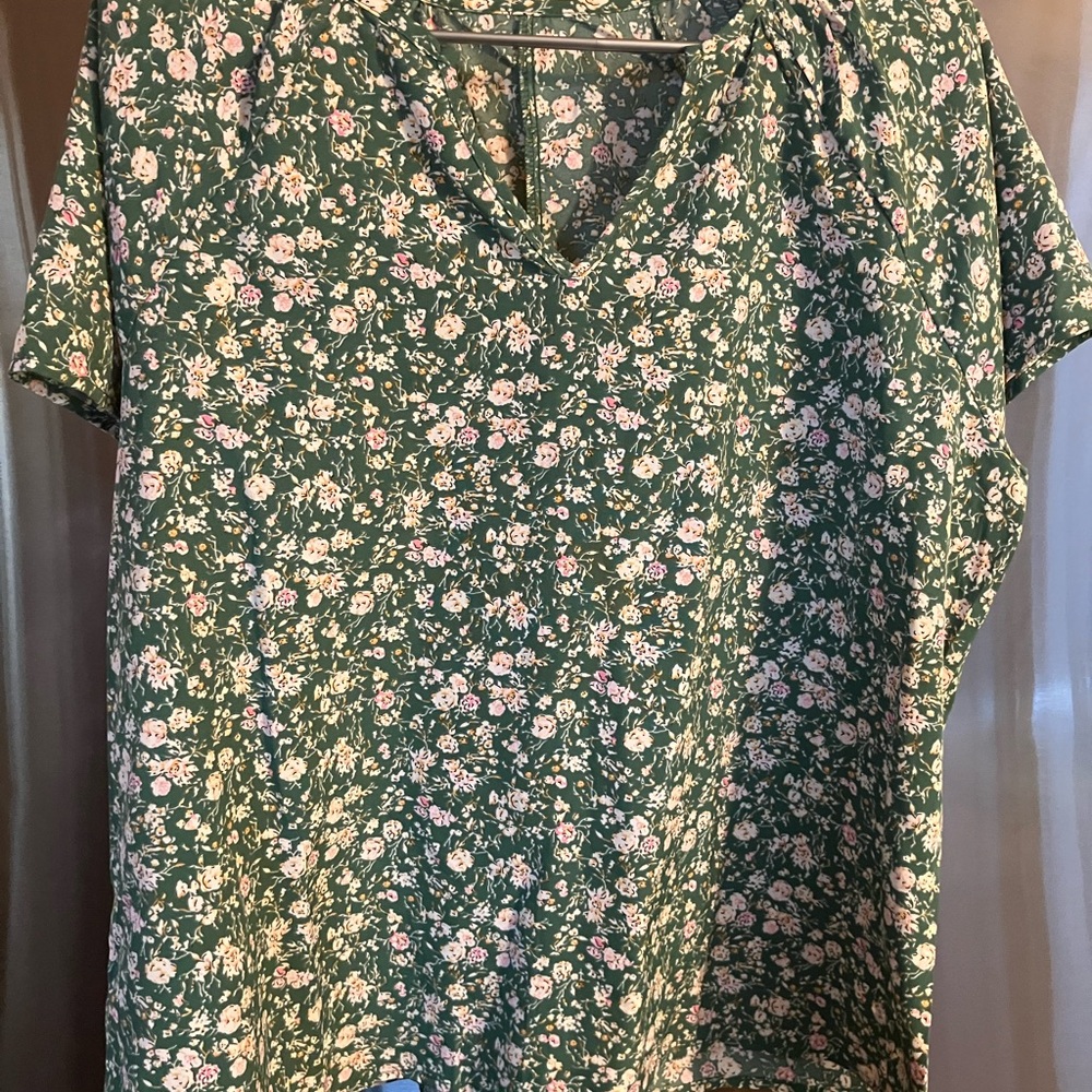 SHEIN Green Floral V-Neck Tunic Top